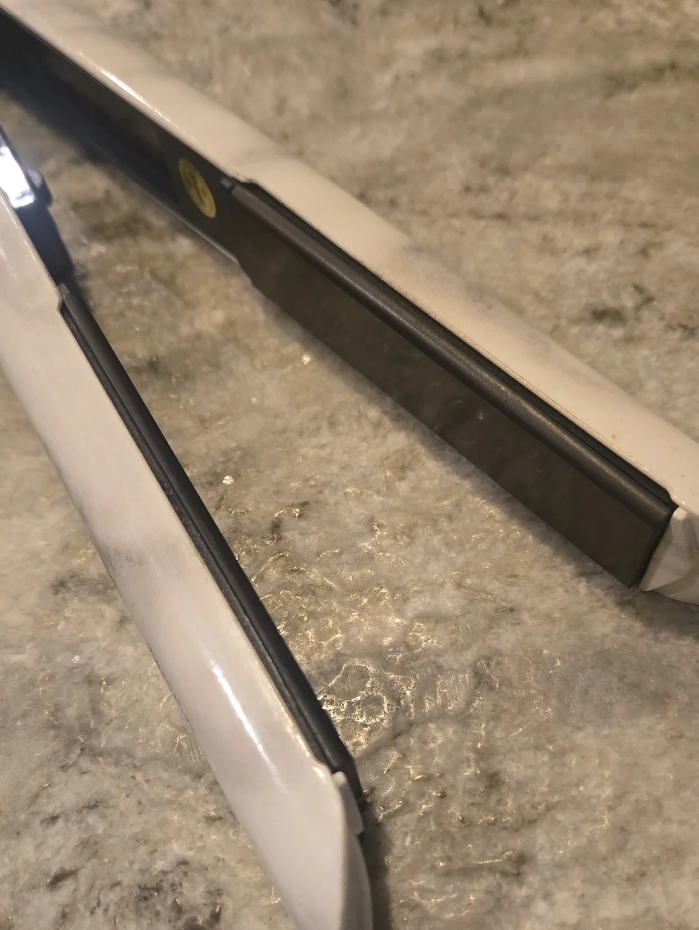 Adagio Ceramic Soft Touch Flat Iron - White